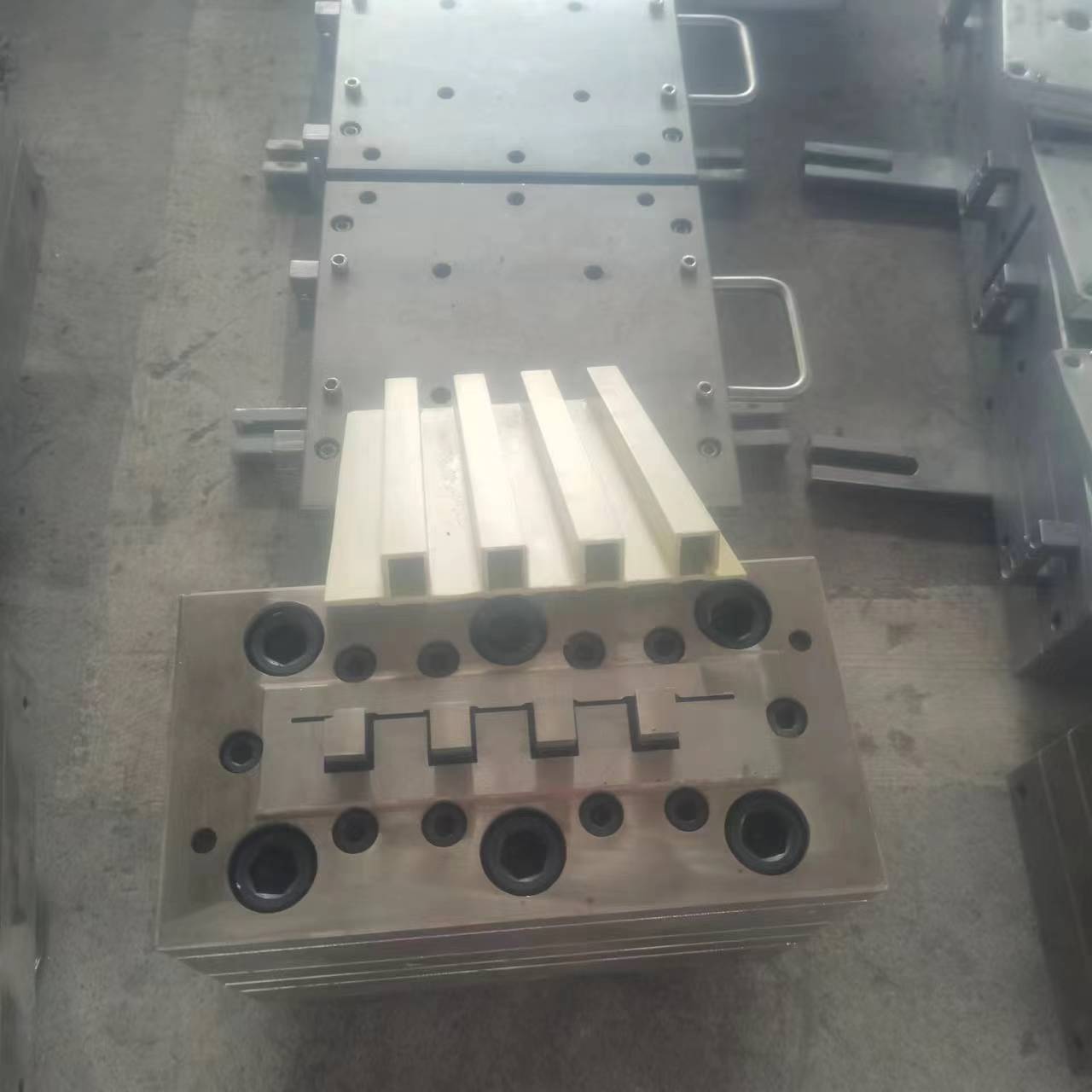 PVC木塑、發(fā)泡模具